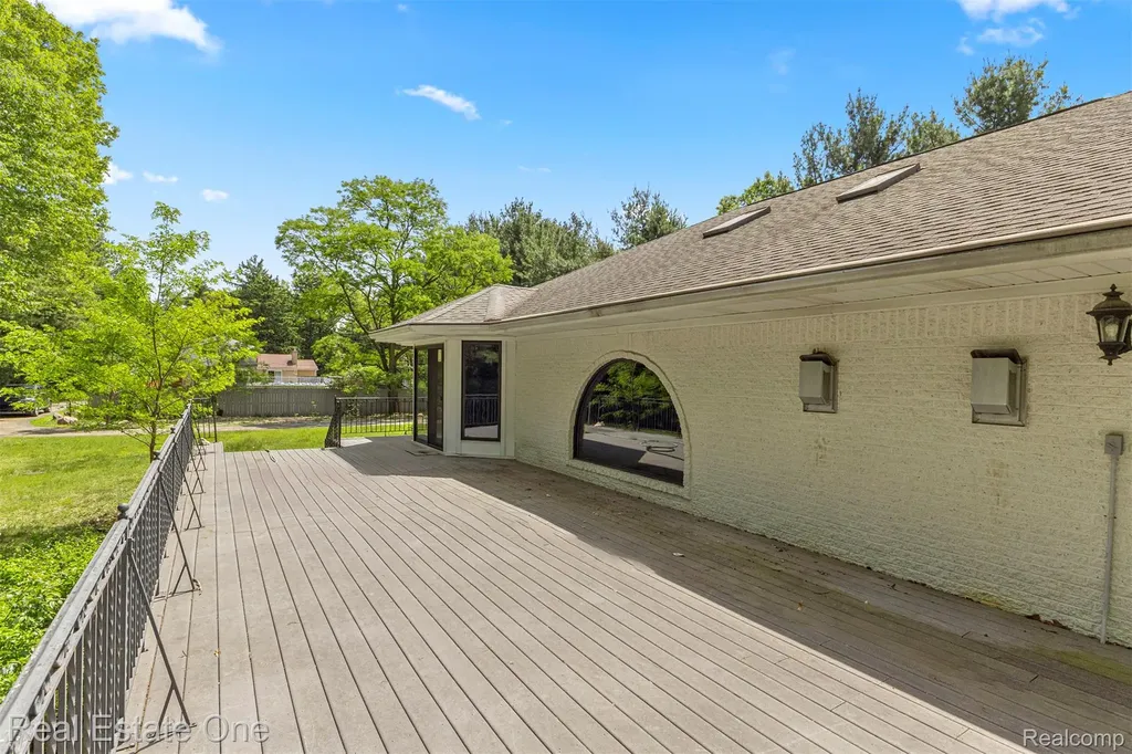 8329 Gray Street Westland City MI 48185