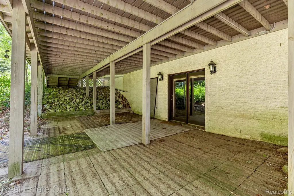 8329 Gray Street Westland City MI 48185
