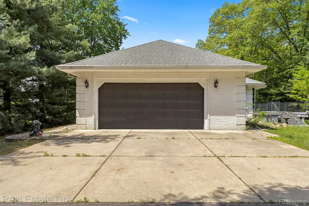 8329 Gray Street Westland City MI 48185
