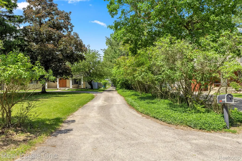 8329 Gray Street Westland City MI 48185