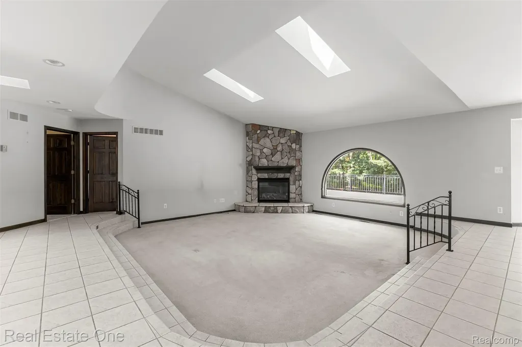 8329 Gray Street Westland City MI 48185