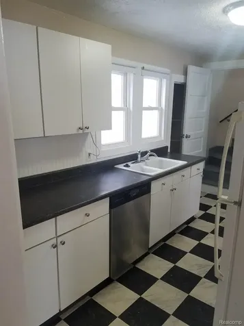 460 Nebraska Avenue Pontiac City MI 48341