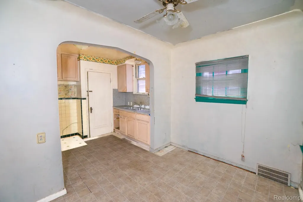 15864 Tracey Street Detroit City MI 48227