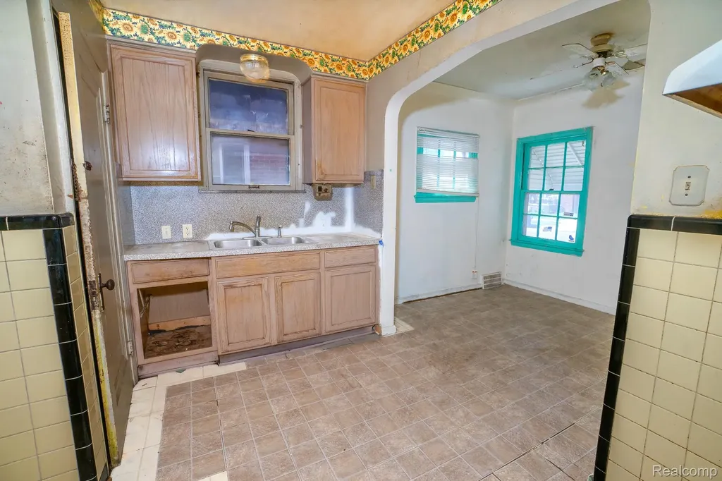 15864 Tracey Street Detroit City MI 48227