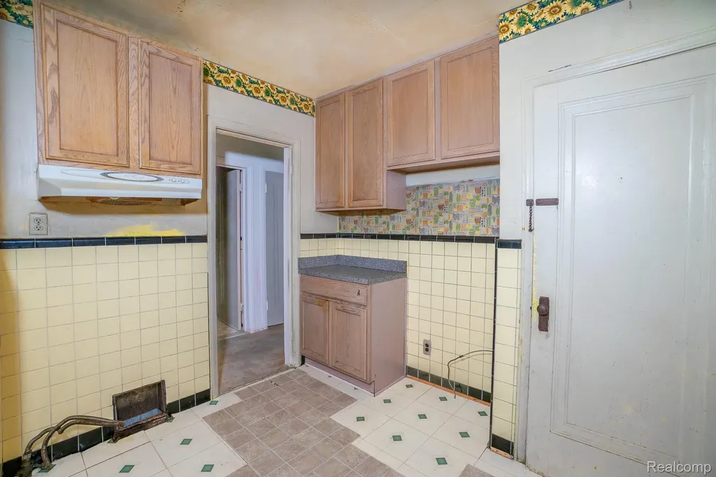 15864 Tracey Street Detroit City MI 48227