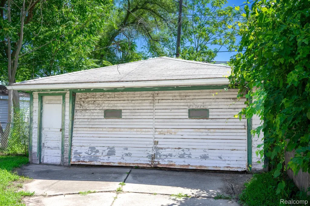 15864 Tracey Street Detroit City MI 48227