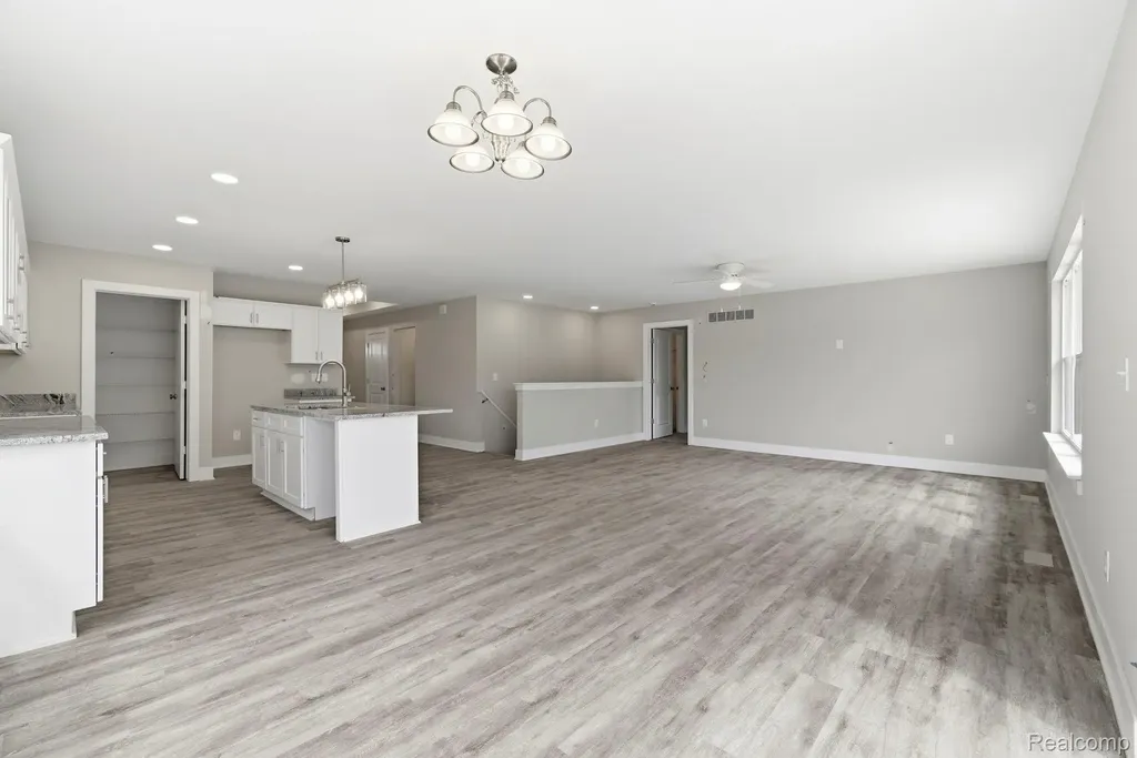 2279 Baltimore Davison City MI 48423