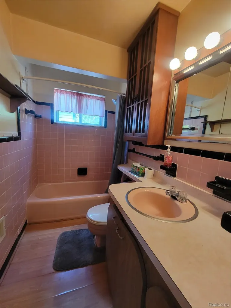 31770 Pembroke Street Livonia City MI 48152