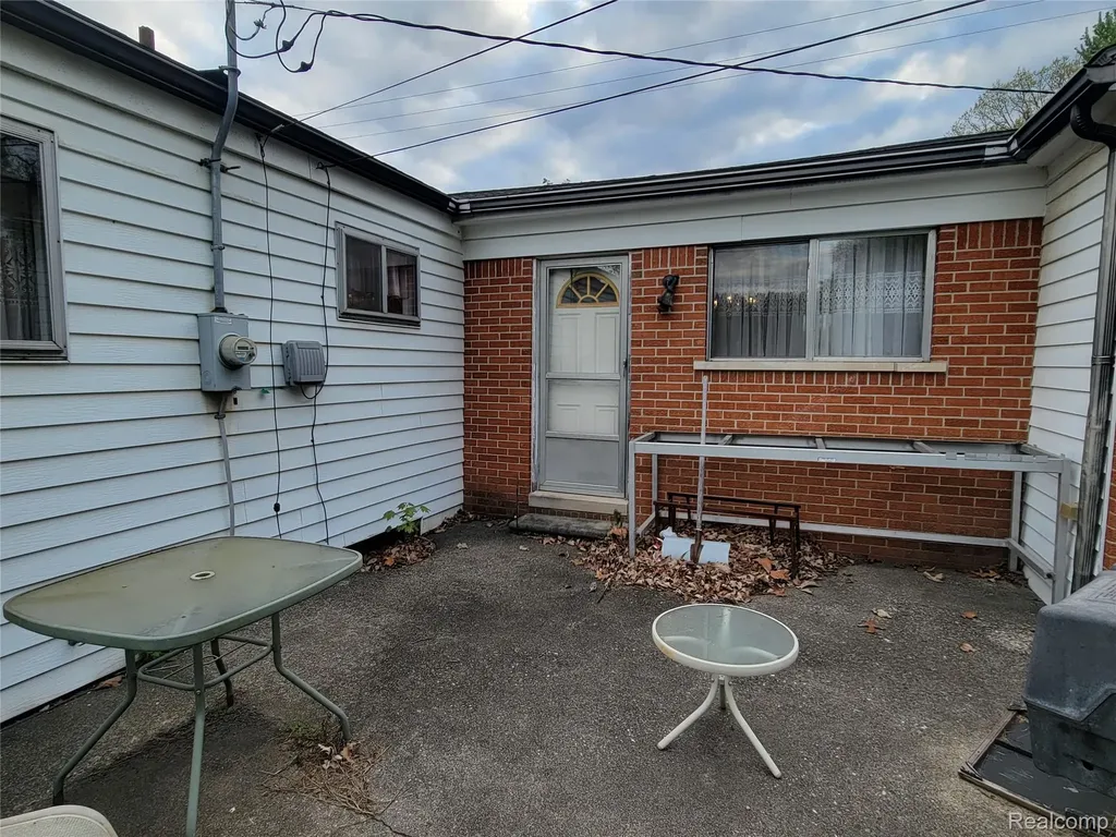31770 Pembroke Street Livonia City MI 48152