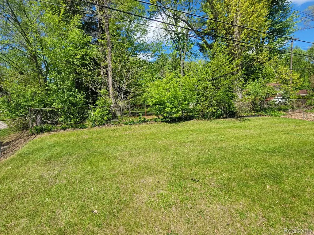 31770 Pembroke Street Livonia City MI 48152
