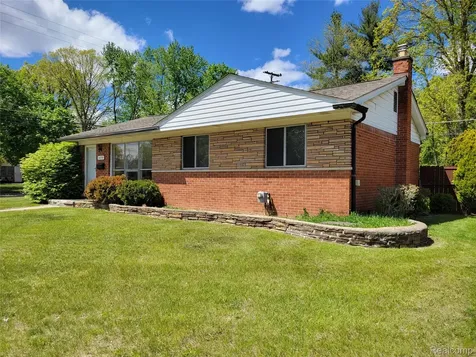 31770 Pembroke Street Livonia City MI 48152