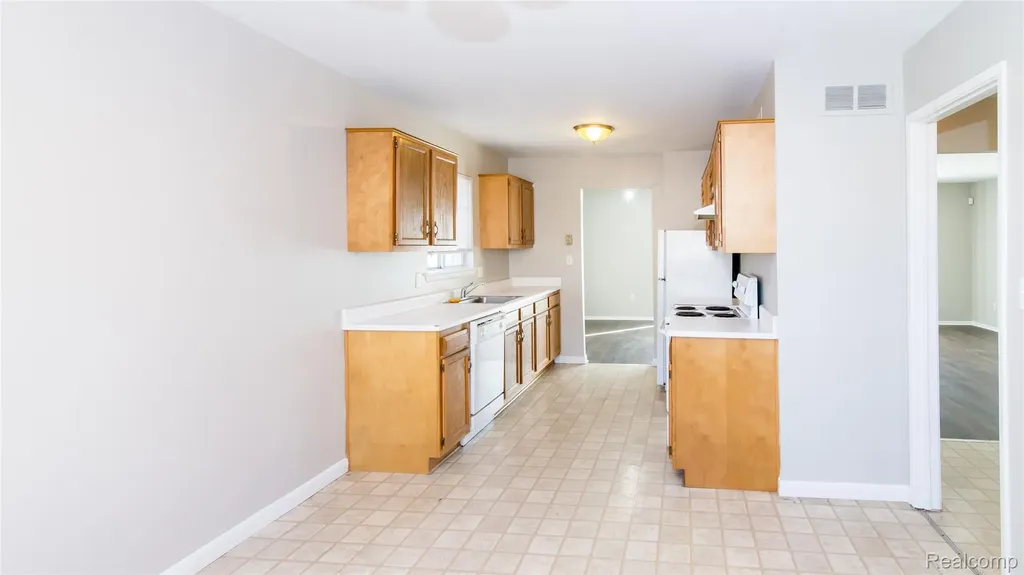 32296 W 12 Mile Road Farmington Hills City MI 48334