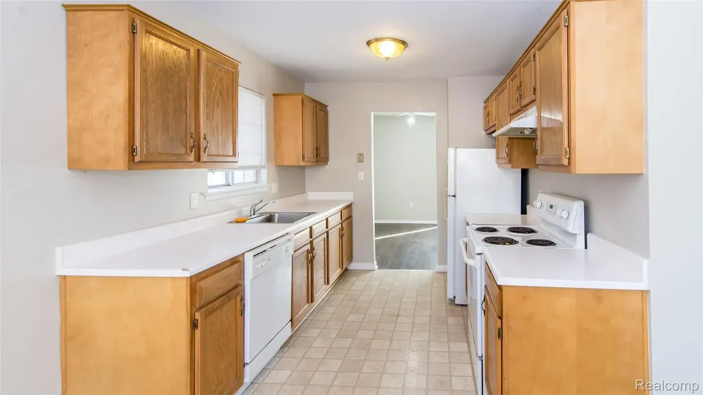 32296 W 12 Mile Road Farmington Hills City MI 48334