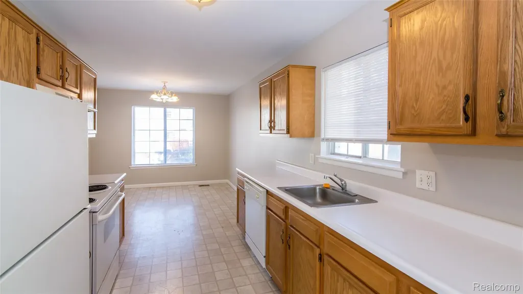 32296 W 12 Mile Road Farmington Hills City MI 48334