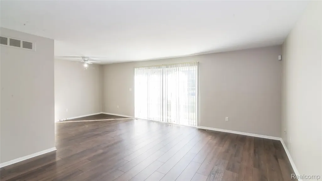 32296 W 12 Mile Road Farmington Hills City MI 48334