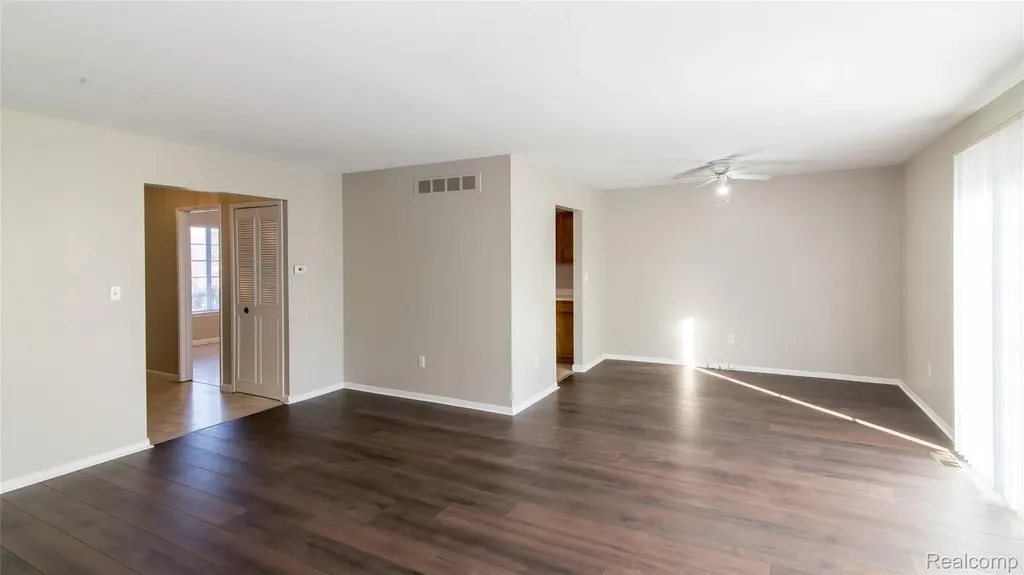 32296 W 12 Mile Road Farmington Hills City MI 48334