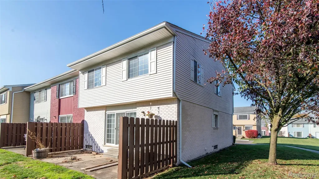 32296 W 12 Mile Road Farmington Hills City MI 48334