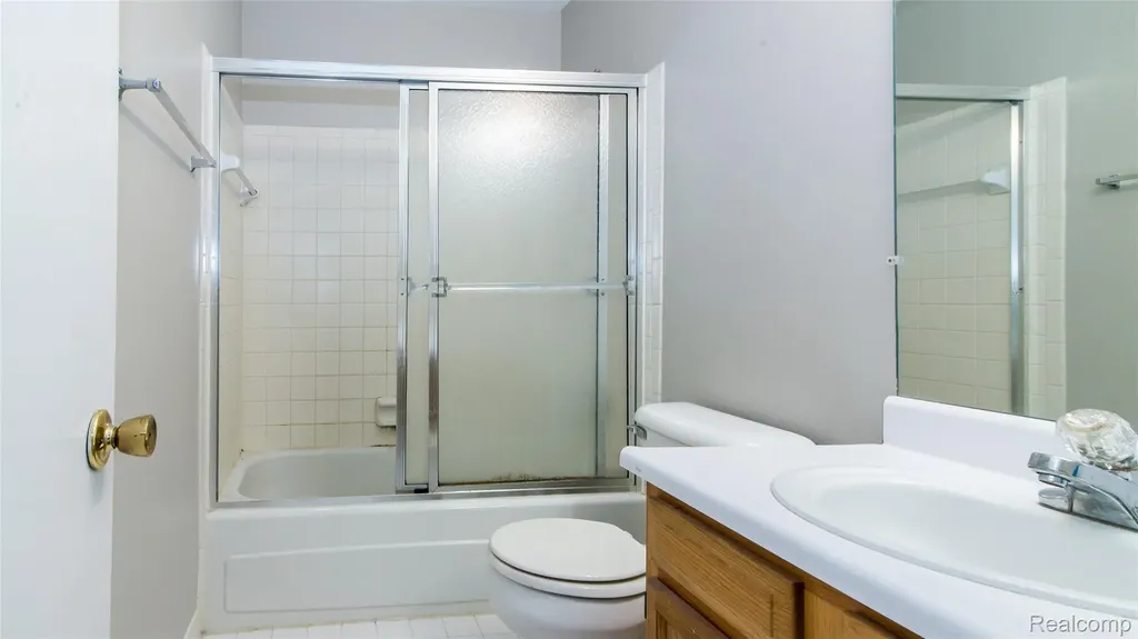 32296 W 12 Mile Road Farmington Hills City MI 48334