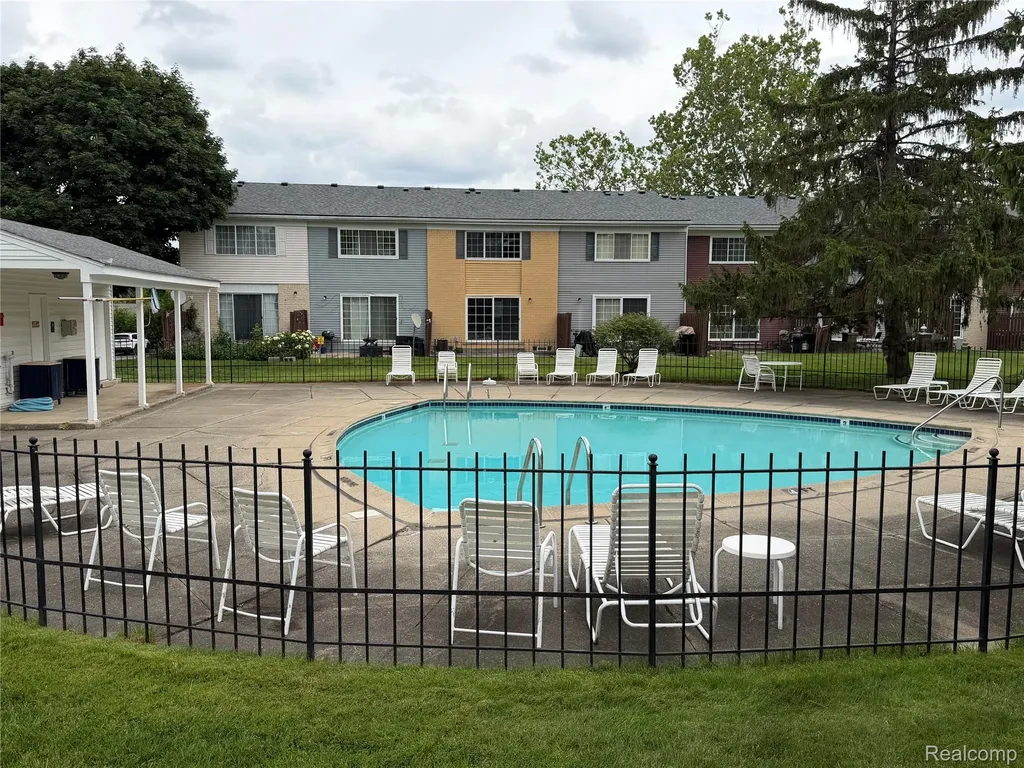 32296 W 12 Mile Road Farmington Hills City MI 48334