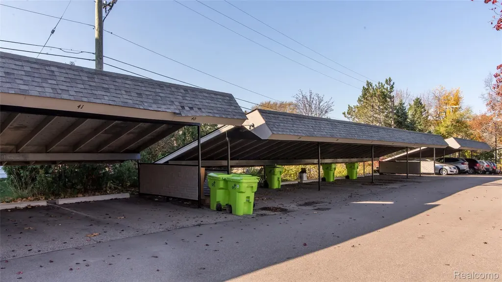32296 W 12 Mile Road Farmington Hills City MI 48334