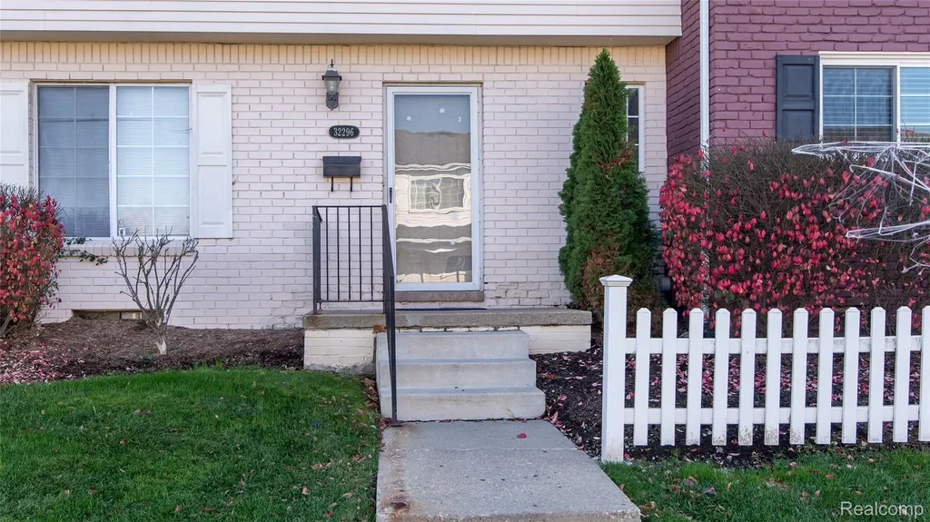 32296 W 12 Mile Road Farmington Hills City MI 48334