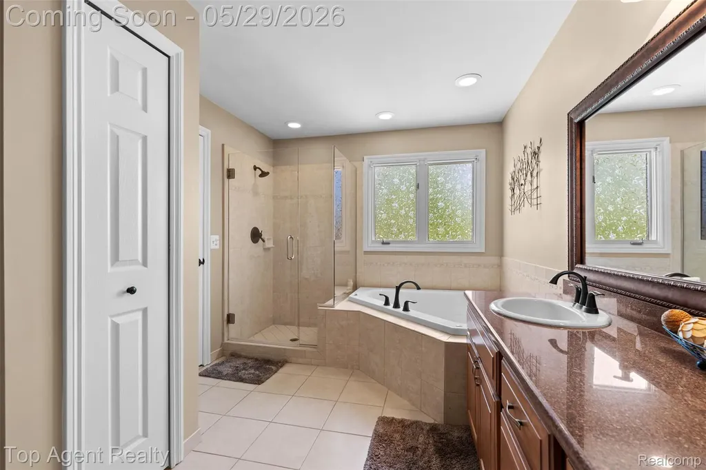 18775 Newbridge Drive Macomb Township MI 48044