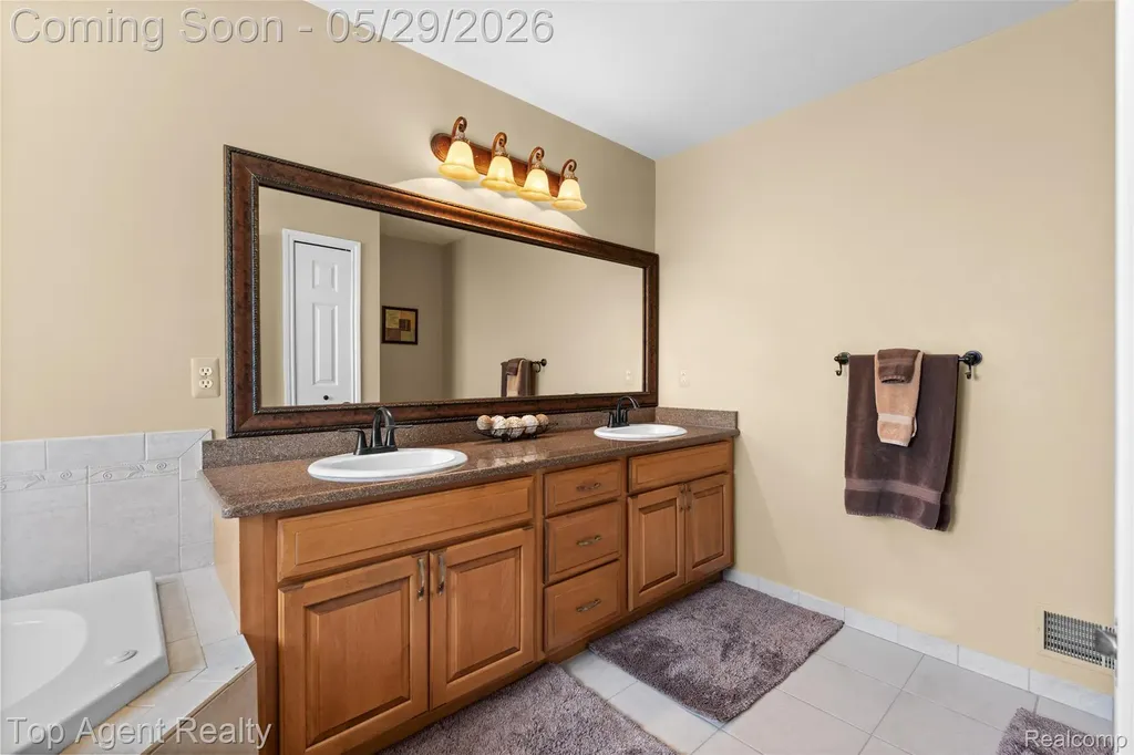 18775 Newbridge Drive Macomb Township MI 48044