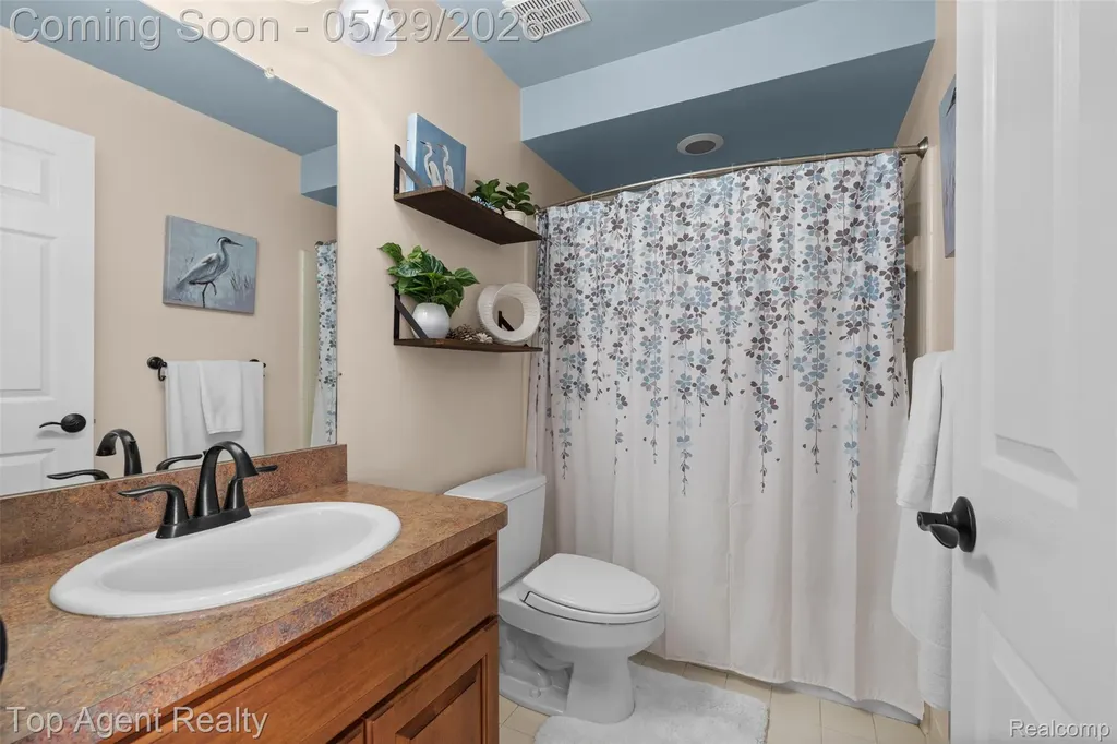 18775 Newbridge Drive Macomb Township MI 48044