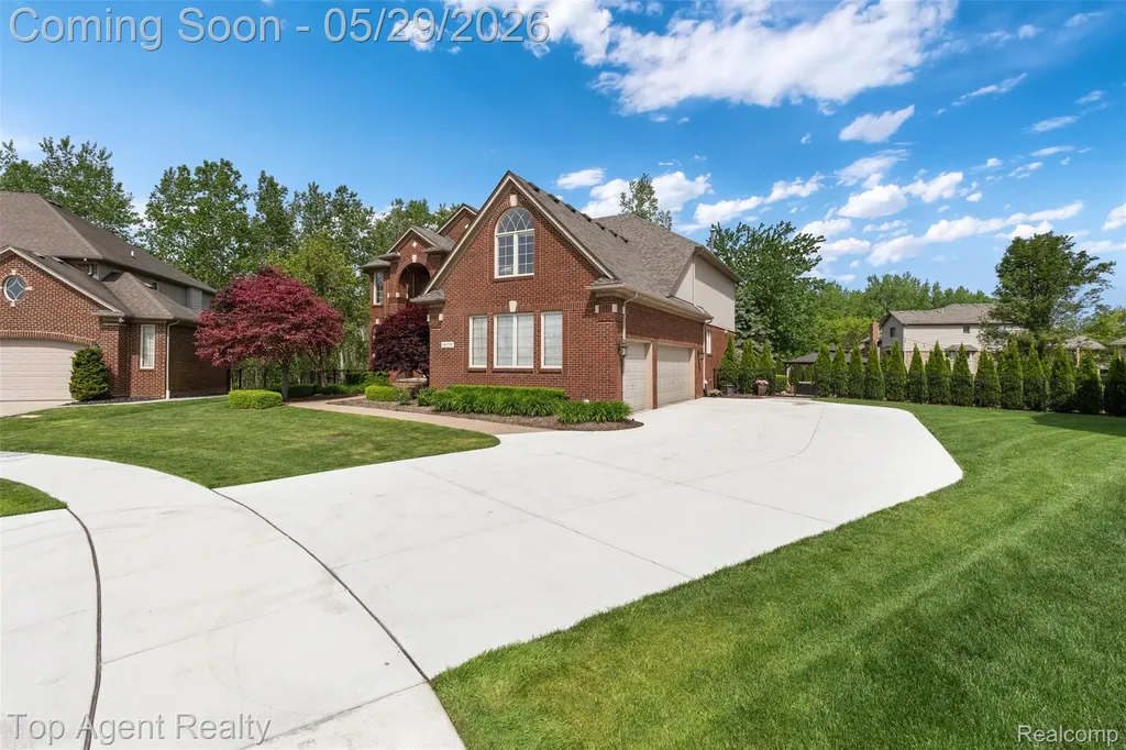 18775 Newbridge Drive Macomb Township MI 48044