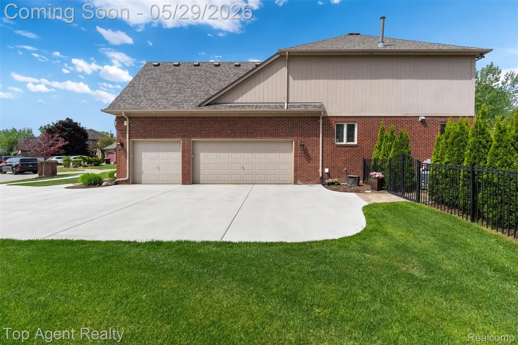 18775 Newbridge Drive Macomb Township MI 48044
