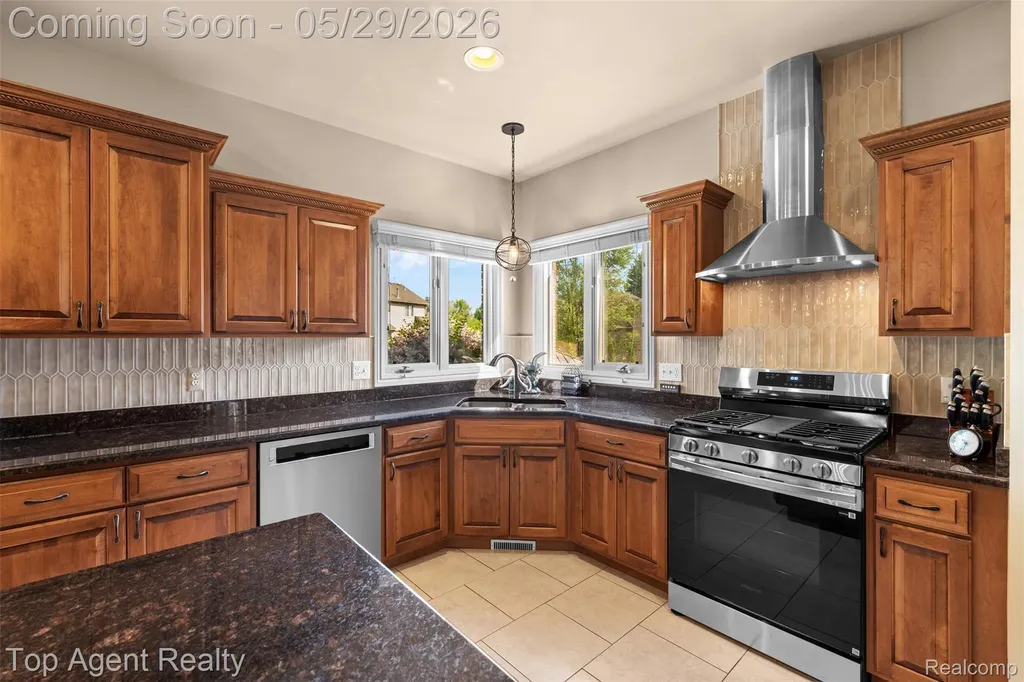 18775 Newbridge Drive Macomb Township MI 48044