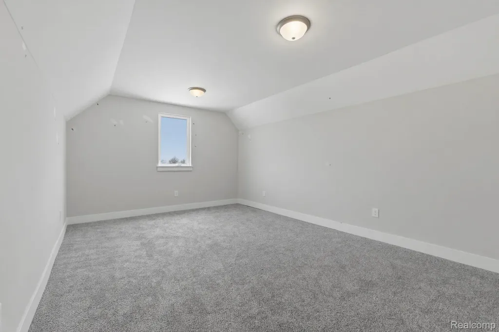 2359 Baltimore Davison City MI 48423