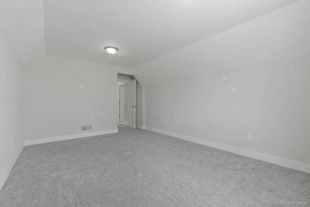 2359 Baltimore Davison City MI 48423