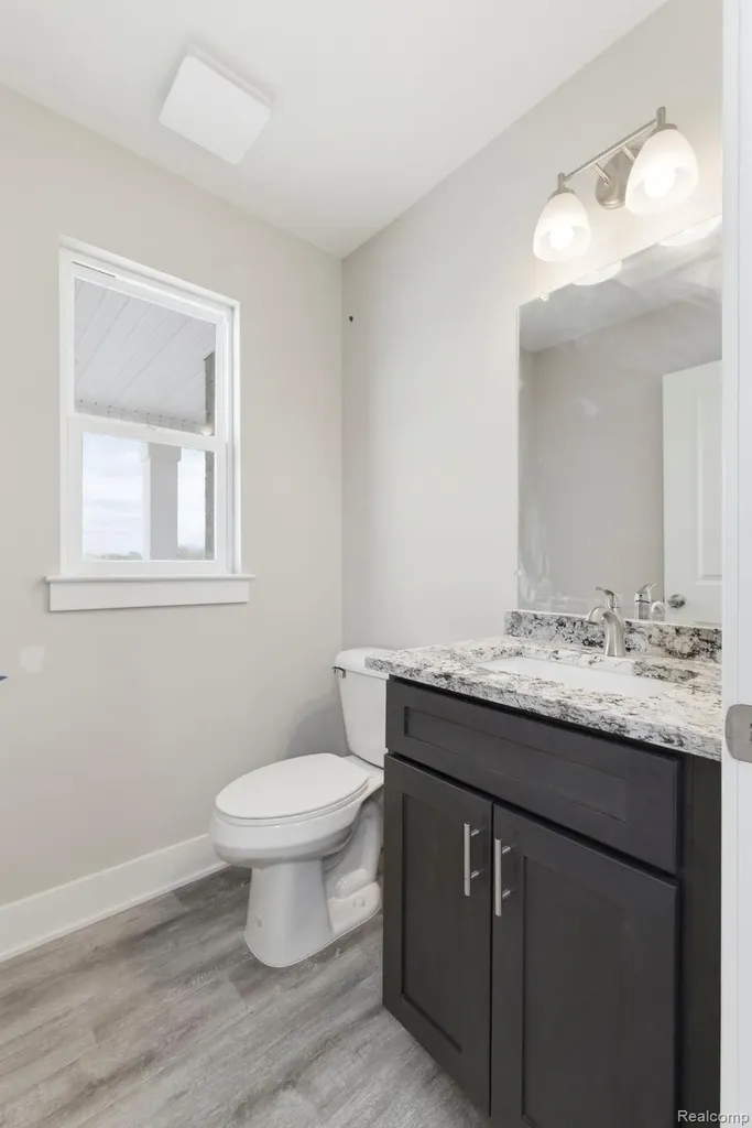 2359 Baltimore Davison City MI 48423