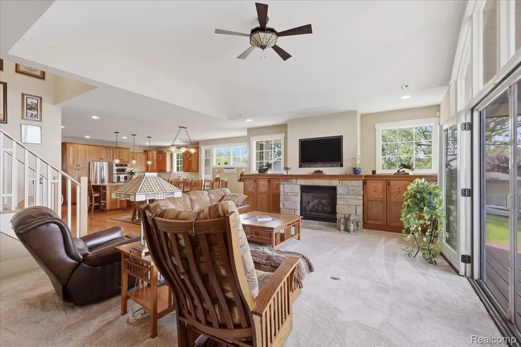 8665 Lakeview Boulevard Independence Charter Township MI 48348