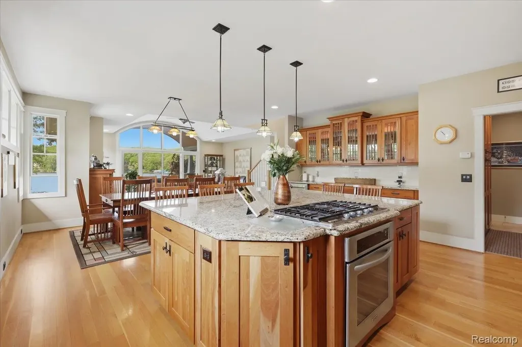 8665 Lakeview Boulevard Independence Charter Township MI 48348