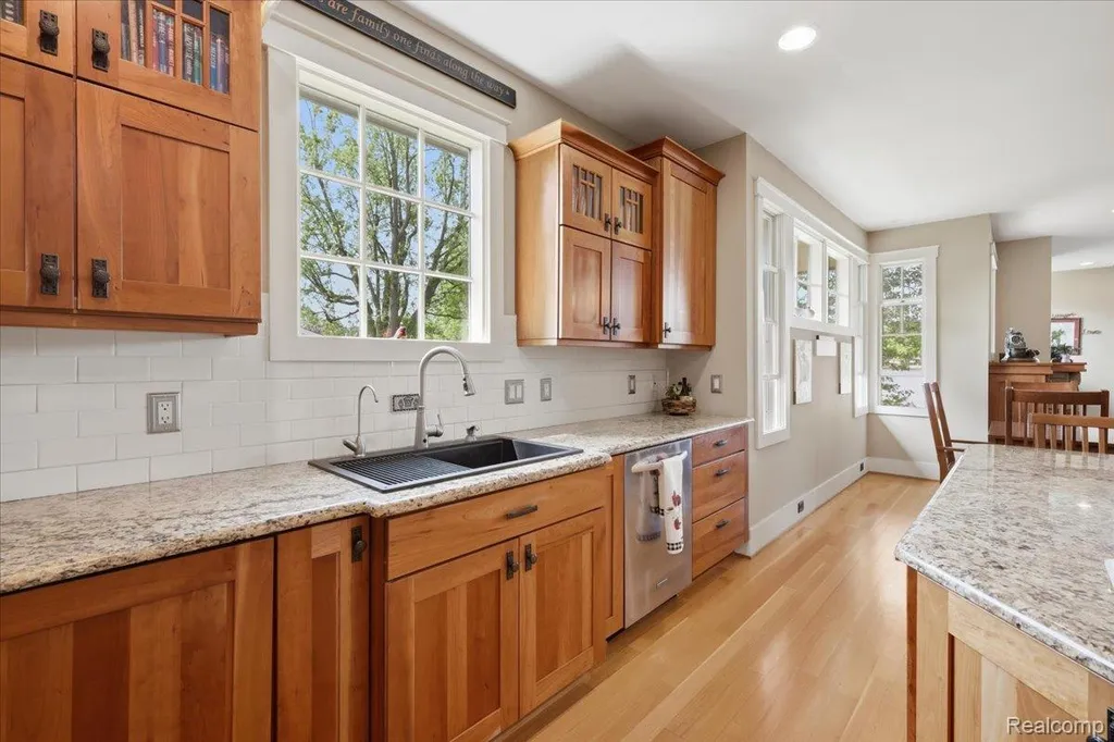 8665 Lakeview Boulevard Independence Charter Township MI 48348