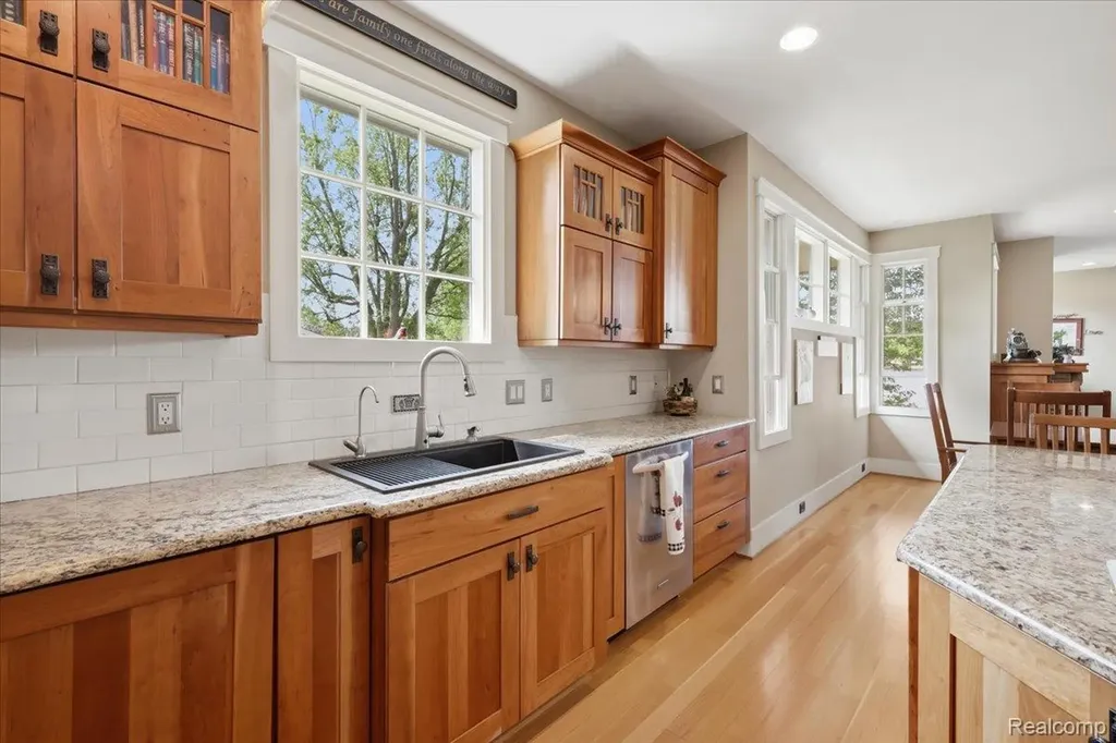8665 Lakeview Boulevard Independence Charter Township MI 48348