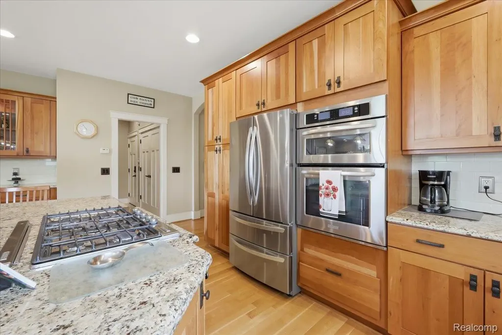 8665 Lakeview Boulevard Independence Charter Township MI 48348