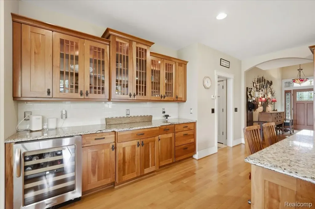 8665 Lakeview Boulevard Independence Charter Township MI 48348