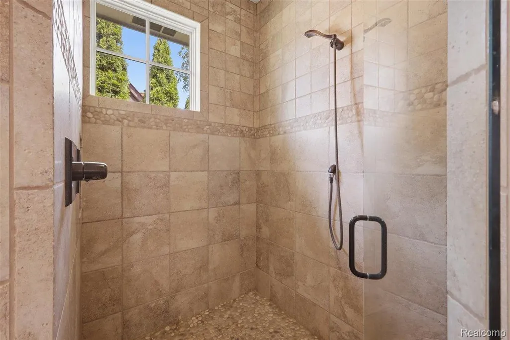 8665 Lakeview Boulevard Independence Charter Township MI 48348