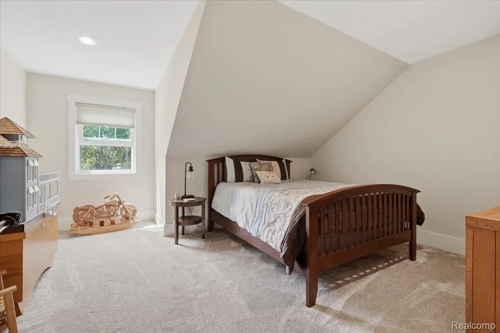 8665 Lakeview Boulevard Independence Charter Township MI 48348