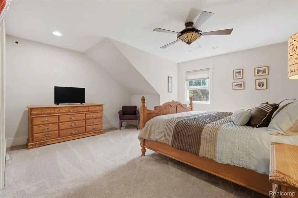 8665 Lakeview Boulevard Independence Charter Township MI 48348