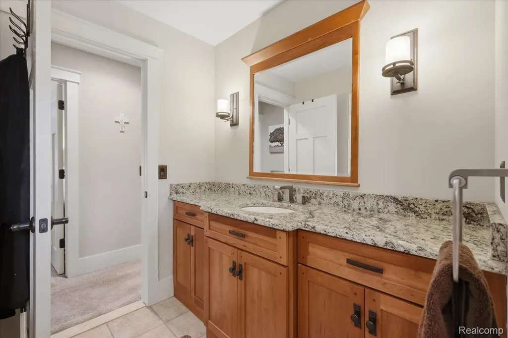 8665 Lakeview Boulevard Independence Charter Township MI 48348