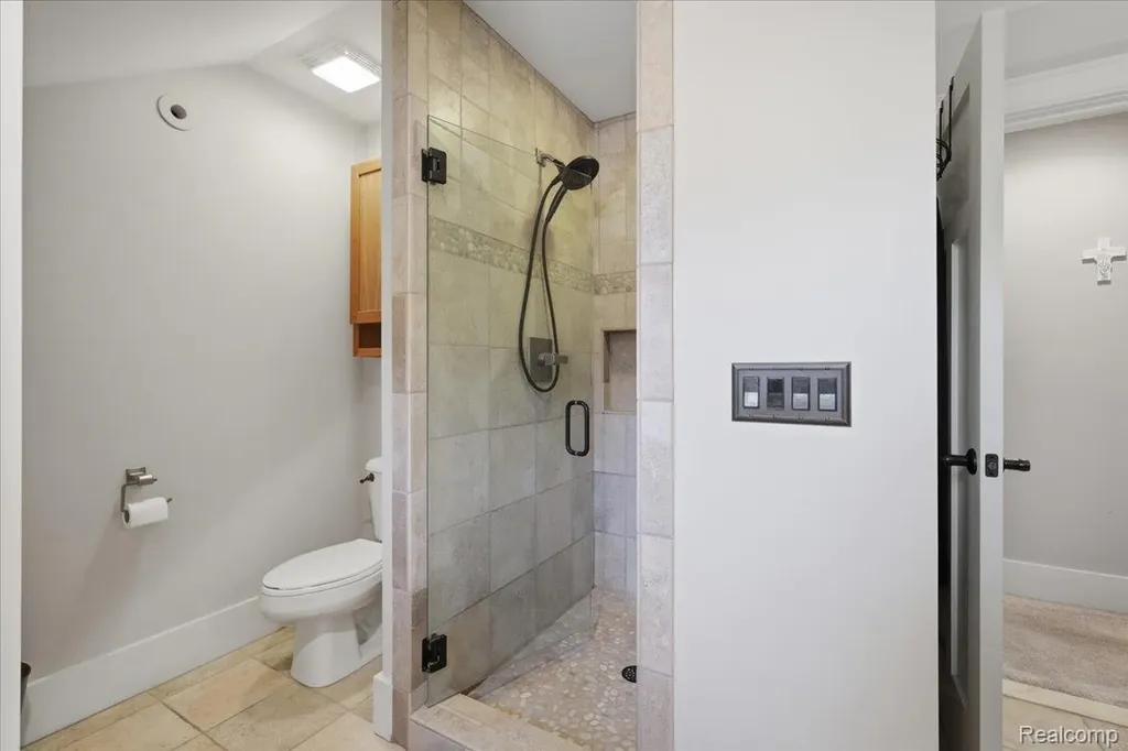 8665 Lakeview Boulevard Independence Charter Township MI 48348