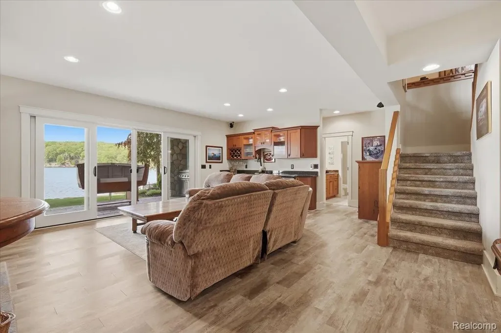 8665 Lakeview Boulevard Independence Charter Township MI 48348