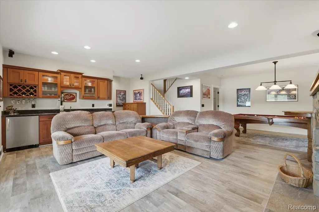 8665 Lakeview Boulevard Independence Charter Township MI 48348