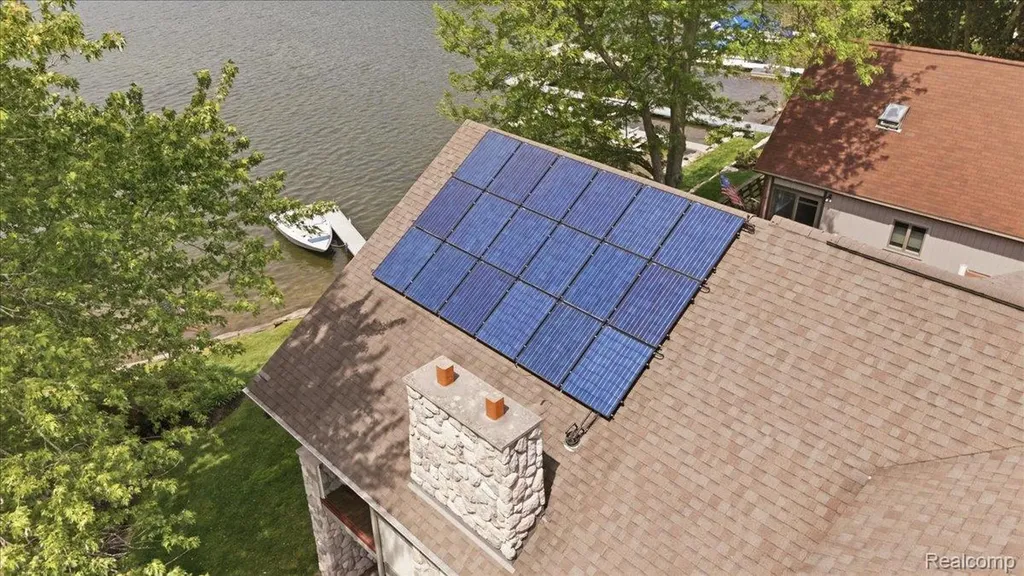 8665 Lakeview Boulevard Independence Charter Township MI 48348
