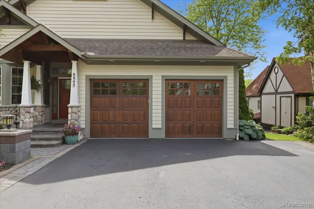 8665 Lakeview Boulevard Independence Charter Township MI 48348