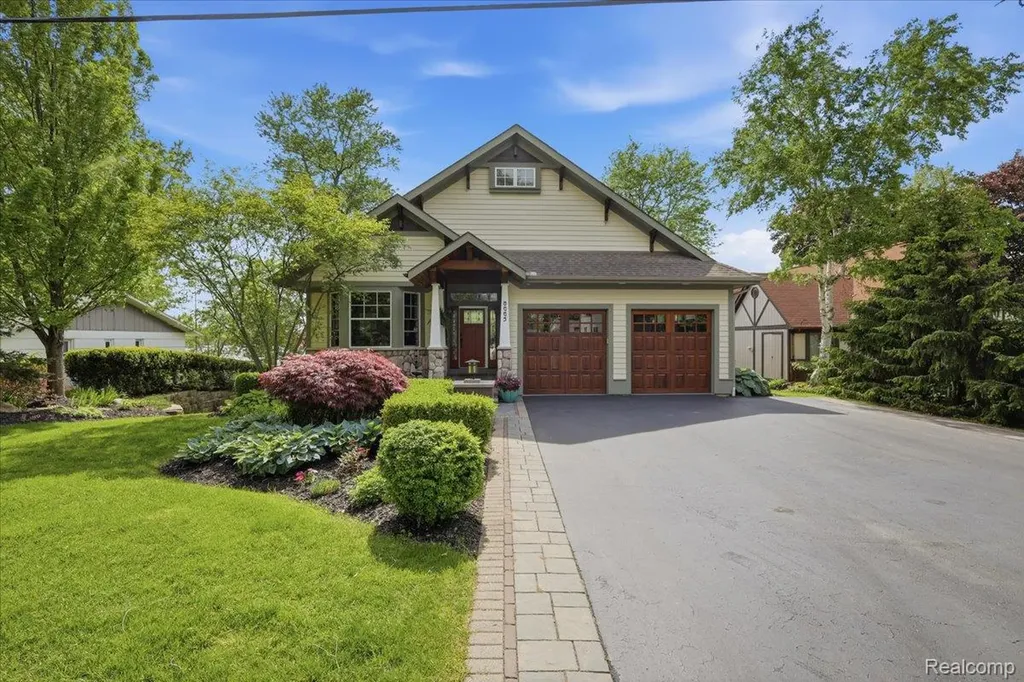 8665 Lakeview Boulevard Independence Charter Township MI 48348